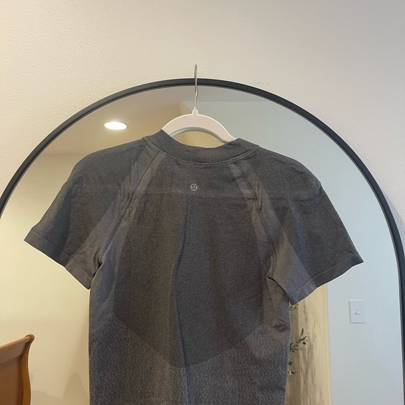 Lululemon Seamless Training Short Sleeve Swiftly Tech Shirt SIZE 10 - Picture 6 of 9